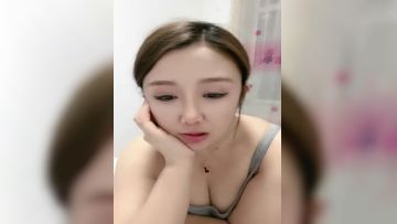 大晚上和素颜老婆日常性生活，白丝女仆装，深喉怼嘴，后入一顿打桩第04集