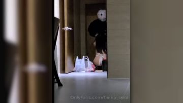 ✿绿意盎然✿绿妻大神记录极品淫荡娇妻▌亨利夫妻▌喷血全裸诱惑取外卖色诱骑手小哥口爆采精才让离开