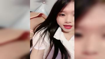 风骚大学生露脸激情大秀直播，跟狼友互动撩骚听指挥脱光了揉奶抠逼自慰，骚特写展示，淫水多多流出好淫荡第04集