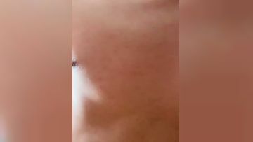 美少妇女上位啪啪，表情享受销魂，无套操 逼特写私处后入快速打桩