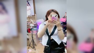 衬衣包臀裙性感女神！黑丝高跟鞋极品腿模！