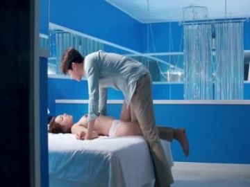 电影【色戒】，梁朝伟和汤唯床戏大战，看到了伟哥的大屌插进了汤唯茂盛的阴毛阴穴了，汤唯奶头都硬直啦 到底是有多爽！