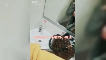 推特网红NTR绿帽骚妻母狗【养喵的小魔王】约炮露出私拍~极品身材白虎B吃喝玩乐约粉丝(24)