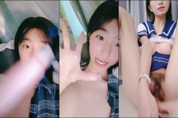 呜崽酱~极品尤物美少女！细腰美乳学生制服，多毛骚逼跳蛋自慰，慢慢塞入骚穴，椅子上假屌骑坐深插