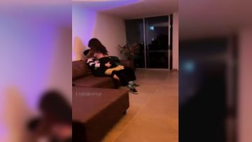 推特网红NTR绿帽骚妻母狗【养喵的小魔王】约炮露出私拍~极品身材白虎B吃喝玩乐约粉丝(36)