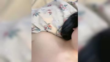 露脸清纯妹子，白虎蝴蝶，主动掰特写，小蝴蝶干净粉嫩多角度展示粉鲍鱼第06集