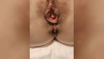 蒙面大哥双飞两个极品人妻，淫荡风骚一起伺候大哥，口交大鸡巴让大哥吃奶玩逼轮草抽插，淫声荡语不断好刺激第04集