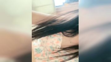 模特美少女，香软酥胸，换上开档黑丝，超级粉嫩，一线天没有阴唇第03集