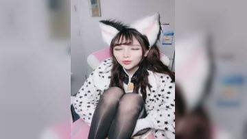 您的私人宠物胡桃妹妹，全程露脸情趣COS装诱惑，激情大秀揉奶玩逼淫声荡语，自己抠穴浪叫呻吟精彩不要错过