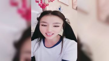 #直播_新下海网红美女！扎起双马尾超甜美！撩起衣服大奶子，浴室衬衣湿身诱惑，骚穴特写