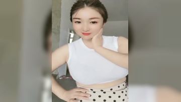 火山 --37万粉丝秀如歌美容养生·· 体态丰盈的少妇，大奶肥逼，私密福利流出12V ！