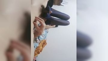 睡醒了头发凌乱无套和黑丝女友啪啪做爱，传教士，丝袜足交特写美鲍，侧入打桩第01集