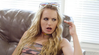 Mommys Girl - Brandi Love , Scarlett Sage , Dava Foxx - My Mom Does What