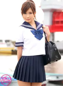 【お得】美少女野球部マネージャーの乱交祝胜会。骑乗位合体しながら、ダブル手コキ＆フェラで连続発射させてお扫除フェラ。正常位ピストンされながら、列を成すチ○ポをどんどん手コキヌキ。精子まみれの体で何度もイカされ选手と监督に连続で颜射される 小岛みなみ dv-1303