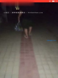 号凌晨深夜了，带着00后学妹到户外野战，年轻身材就是好啊，嫩嫩的逼白皙的皮肤紧致的身材_1