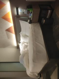 加钱哥深夜大战红裙眼镜熟女，扣穴吸吮奶子，穿上情趣肚兜，翘大屁股舔屌，正入抽插猛操