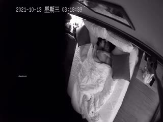 最新流出酒店【安防摄像头】近景高清偷拍眼镜美女与帅哥男友两天多次做爱