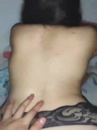 铃儿叮当响 不知是叫声好听 还是铃铛声好听 兄弟你不戴安全帽 还闯红灯