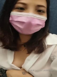 怀孕八个月的孕妇为了生活努力拼搏镜头前卖肉，大奶子小骚逼自己揉捏自慰，看着真不容易，精彩不要错过 1