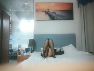 B哥探花秀性感少妇穿上情趣装啪啪，口交抬腿抽插猛操搞了两炮