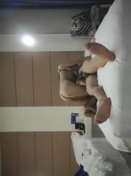 老婆姨姐闺蜜女探花偷拍客户服务，连体网袜按摩乳推，撸硬上位骑乘套弄，张开双腿一下下撞击