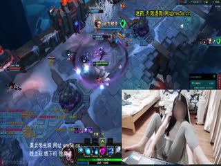 正在学中文的越南妹子 打英雄联盟LOL 穿紧身裤 肥美的小穴塞入跳蛋自慰 没几分钟受不了喷水 喷到电脑了3