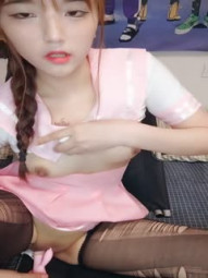 麻花辫超清纯乖巧萝莉萌妹4小时自慰，情趣装开档黑丝袜，无毛美穴M腿振动棒抽插，掰穴特写手指揉搓阴蒂