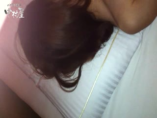 涉世未深19岁女大学生被套路迷J内衣很性感扒光各种玩弄啪啪啪带出好多白浆