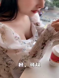 单男们多学学人家撩妹技术 顺便还偷拍人家的大奶子 美眉真心漂亮 超清原档