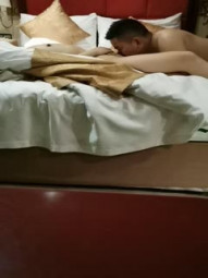 【欧阳专攻良家】，酒店偷拍小姐姐，你侬我侬两人缠绵好久，一顿猛插干得肚子痛