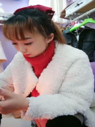 服装店老板娘在自己店里发骚，全程换新装诱惑真骚，露脸真空上阵给狼友看奶又看逼，塞着跳蛋自慰揉奶子撩骚2