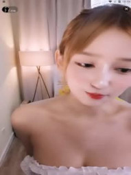 大胸胸颜值女神【小唯】，俊俏可爱的脸蛋 白皙皮肤，揉巨乳奶子发骚呻吟 ！