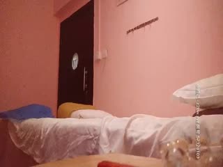 村长出击小会所找个大奶肥逼女技师打头炮再去路边养生美容院找个按摩女深度操逼完美角度偷拍