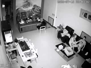 黑客破解网络摄像头监控偷拍老板和小蜜在公司会客厅的沙发上激情啪啪啪