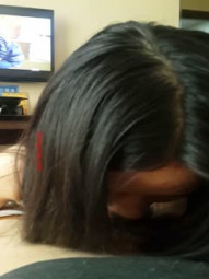 东北侯小雪被大神带到酒店跪舔吃鸡，好吃么。摁摁_龟头流水了，那你把水吃啦_哈哈 吃饭了，真乖！