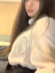 【撸点极高】顶级女神来袭，九分超高颜值19岁美少女，偶像明星级别颜值，道具插逼淫水横流美极了