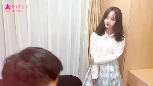 杏吧传媒 色色的大表哥教裸萝莉表妹性爱技巧