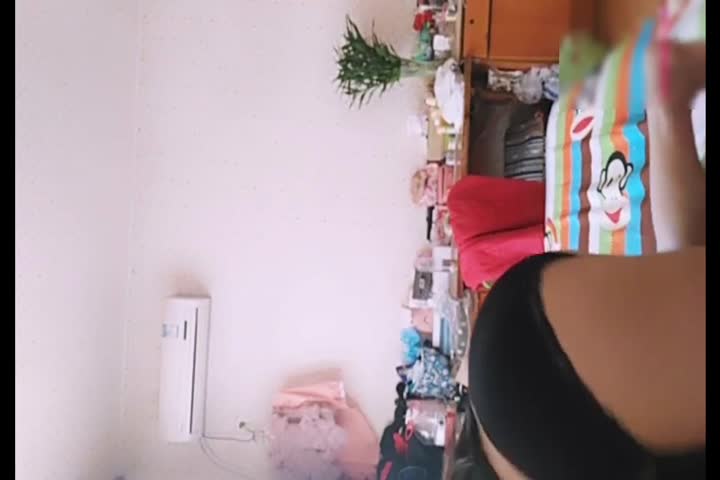 明星颜值的极品大奶白虎妹子和鸡巴还挺大的纹身小伙...