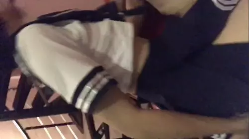 学生装水手服吊带黑丝跪舔J8沙发女上位啪啪