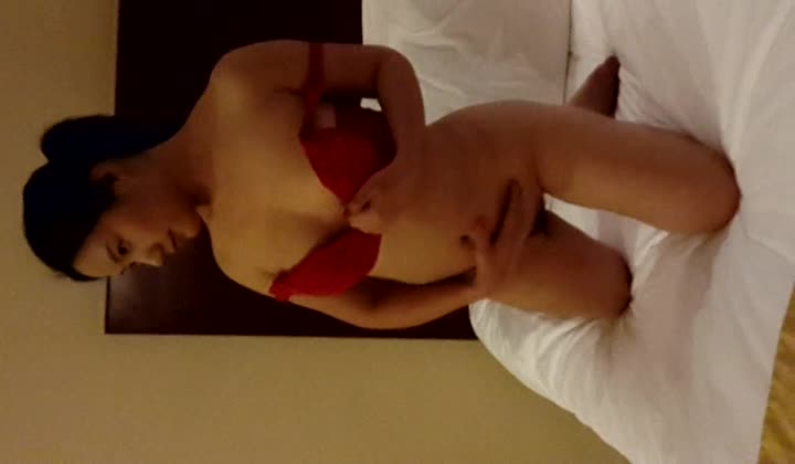 丰满肉肉国模莫语宾馆大尺度私拍看着肥逼真想干她