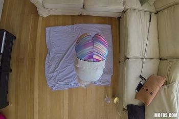 slender-hot-blonde-demonstrates-her-flexible-body...