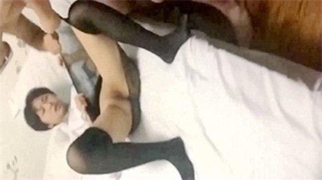 花钱宾馆约炮杭州学院妹纸黑丝护士制服她说跟10个男...