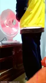 身材不错的网红性感演绎性饥渴白领勾引美团外卖小哥啪啪