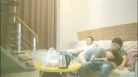 【极品反差婊上海留学生依鸣】穿着性感情趣内衣勾引...