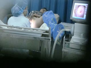 98年苗条性感的艺校大美女偷偷兼职援交被大胡子猛男狠狠抽插一次后还要给他全身按摩,等男的体力恢复了又干她一次!