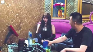 模特身材御姐范妹妹 全裸和社会纹身大哥一顿啪啪 最后口爆一嘴