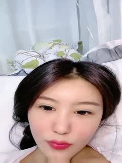 宅男女神级别的少妇，在家喝喝酸奶，再给狼友们展示自己粉木耳