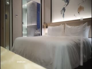 家用网络摄像头破解偸拍年轻小两口激情四射的夫妻生活老公很能操边干边唠嗑内射国语对白清晰