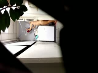 摄像头监控偷拍老婆玩手机老公研究逼最后大家拿着手机啪啪