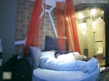 炮王小灰灰和大屌老铁元旦夜上演动作片沙发轮草少妇女炮友表情销魂